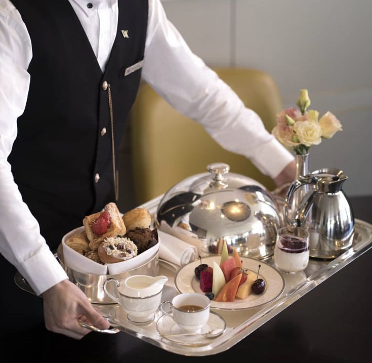 Anfitriã Impecável: O segredo das recepções que se tornam lenda no seu círculo social