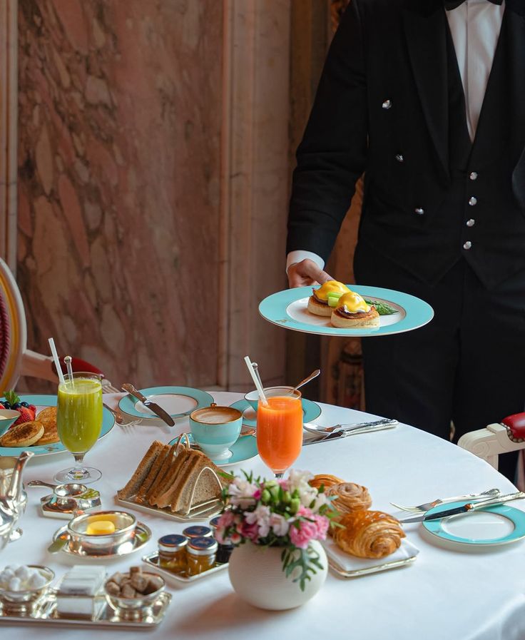 Social e Privado: Como treinamos equipe domésticas para serem invisíveis em sua casa de luxo